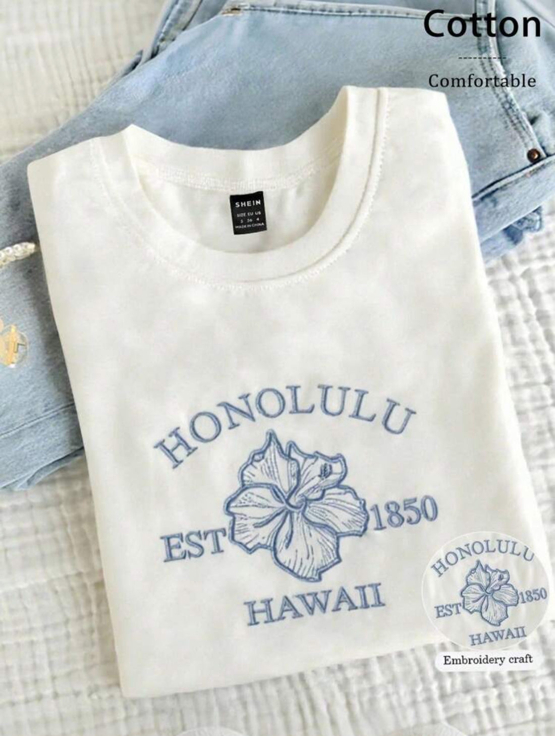 Camisa de cuello redondo con slogan bordado AG25TQ07