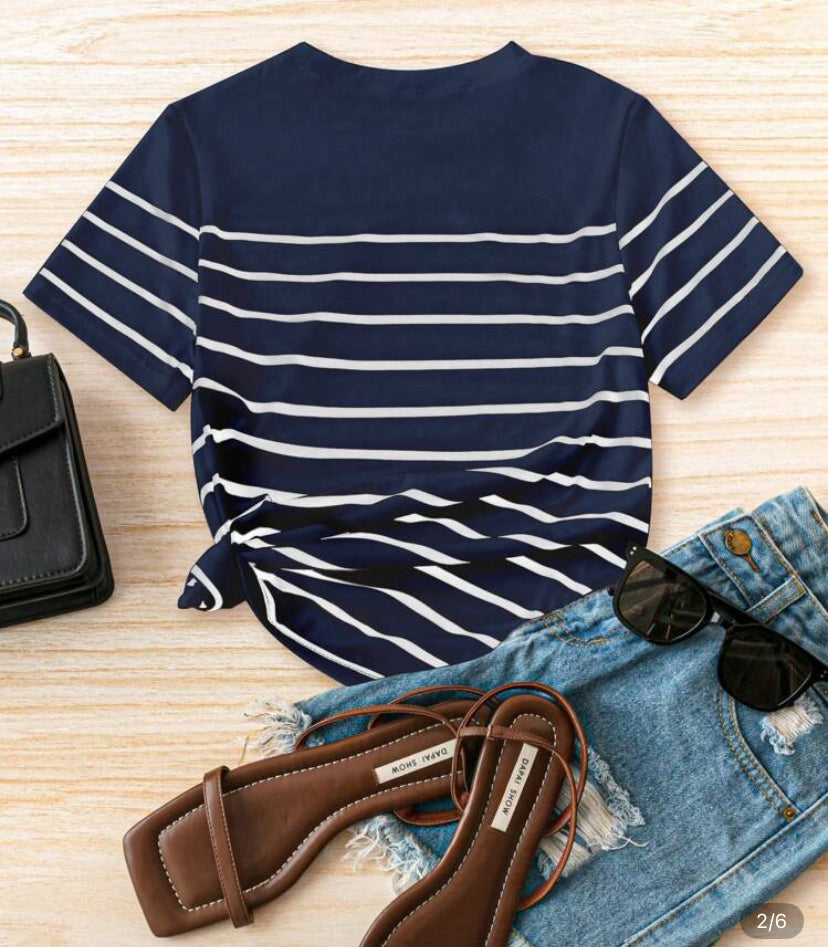 Camiseta gráfica de manga corta con cuello redondo a rayas A25PU05