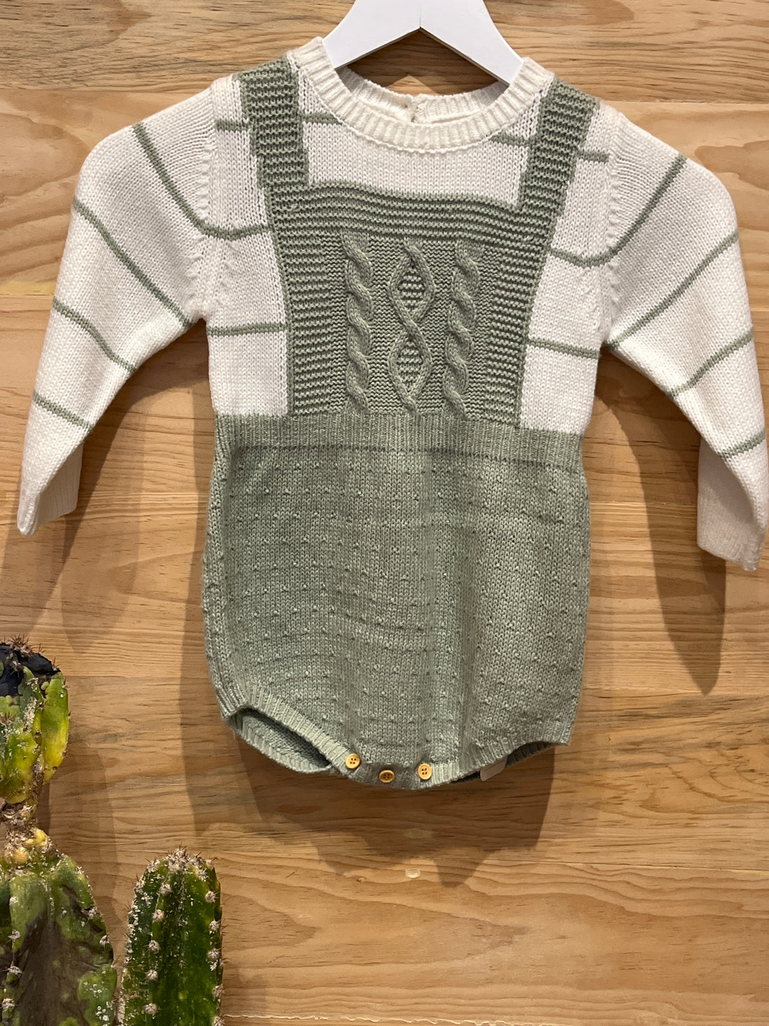 Body, de color, combinado con patrón de rayas AH09