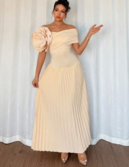 Vestido elegante plisado con flor S25UZ02