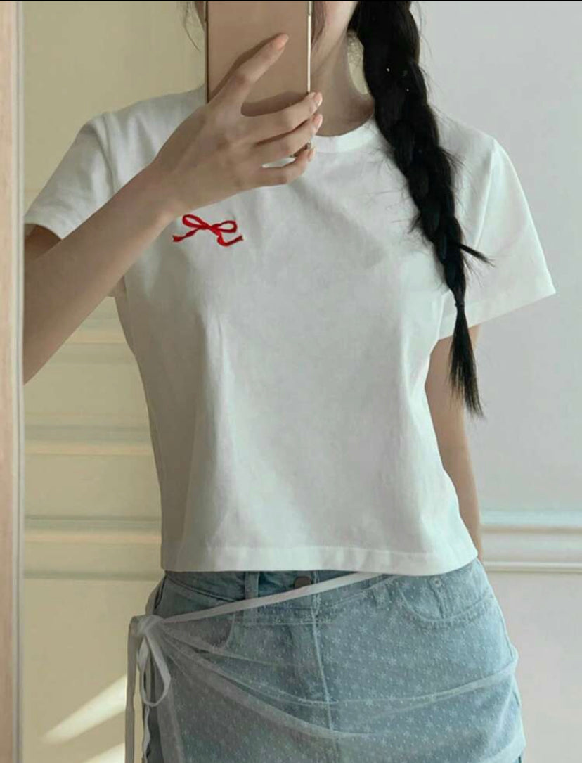 Camiseta casual de mujer de cuello redondo y bordado A25PH09