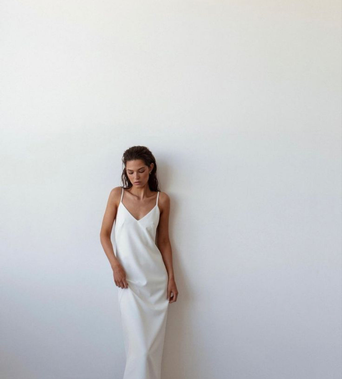 Vestido Satinado Beige con Tirantes J25QV07