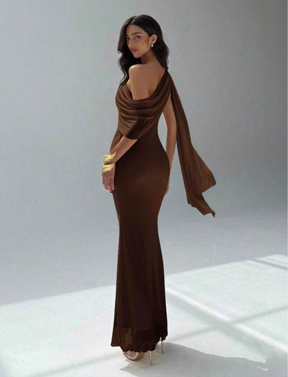 VESTIDO ASIMETRICO DE HOMBRO DE ÚNICOLOR JL26AE07