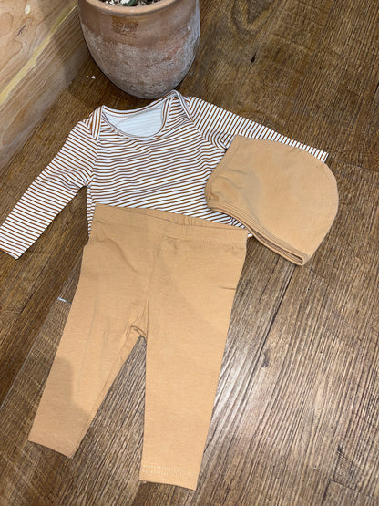 Conjunto pijama con estampado de rayas. AC04