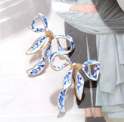 PENDIENTES DE LAZO DE PORCELANA