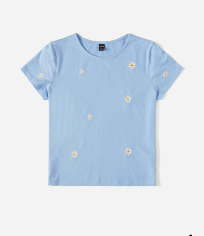 Camiseta de manga corta con bordado floral casual A25PT02
