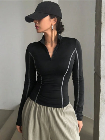 CAMISETA AJUSTADA CON CUELLO ALTO A26AA06