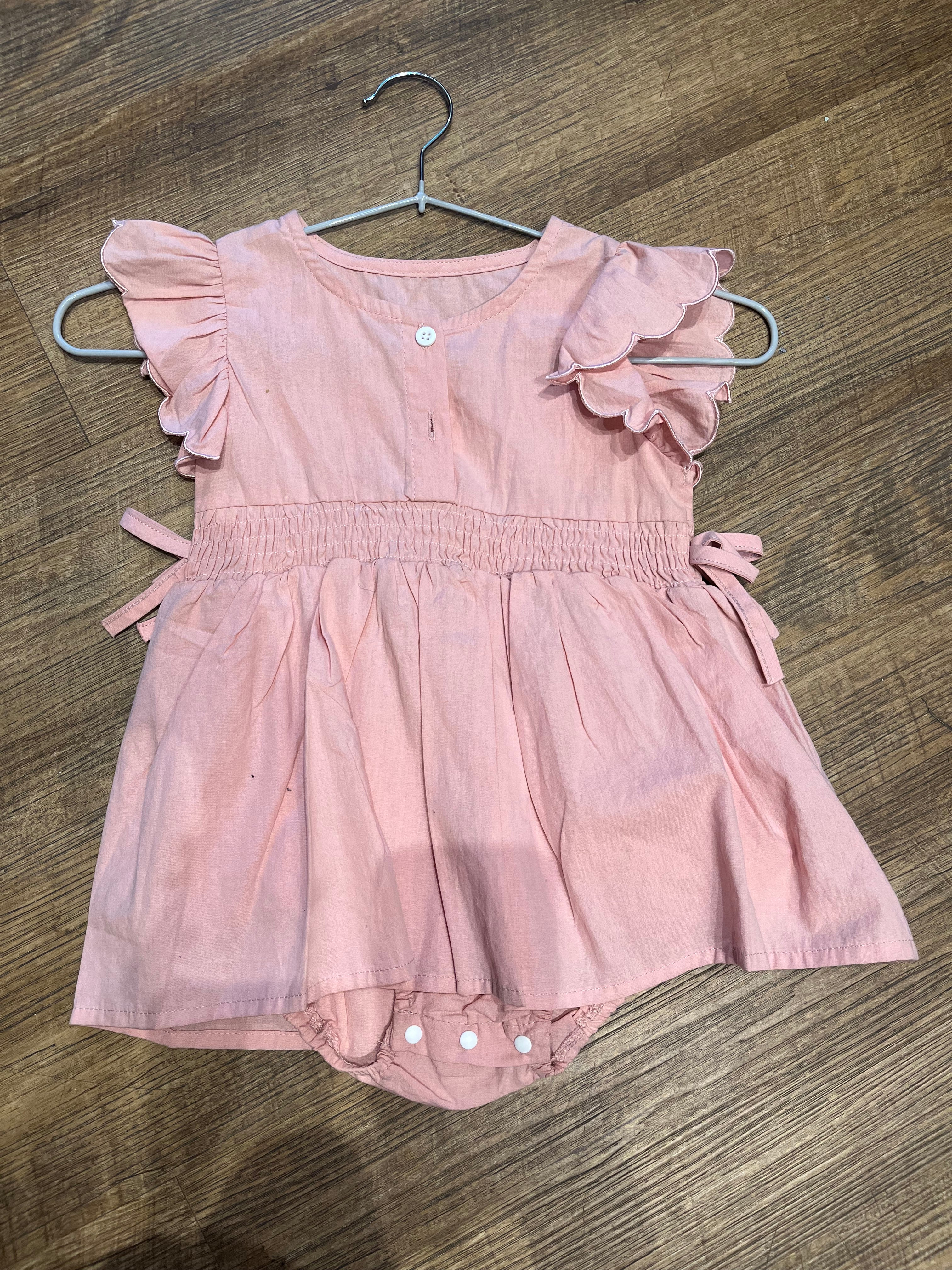 Vestido de verano fruncido con moños AL07