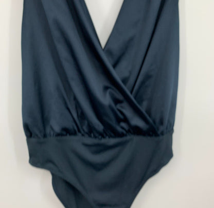 Body satinado estilizado J25QW05