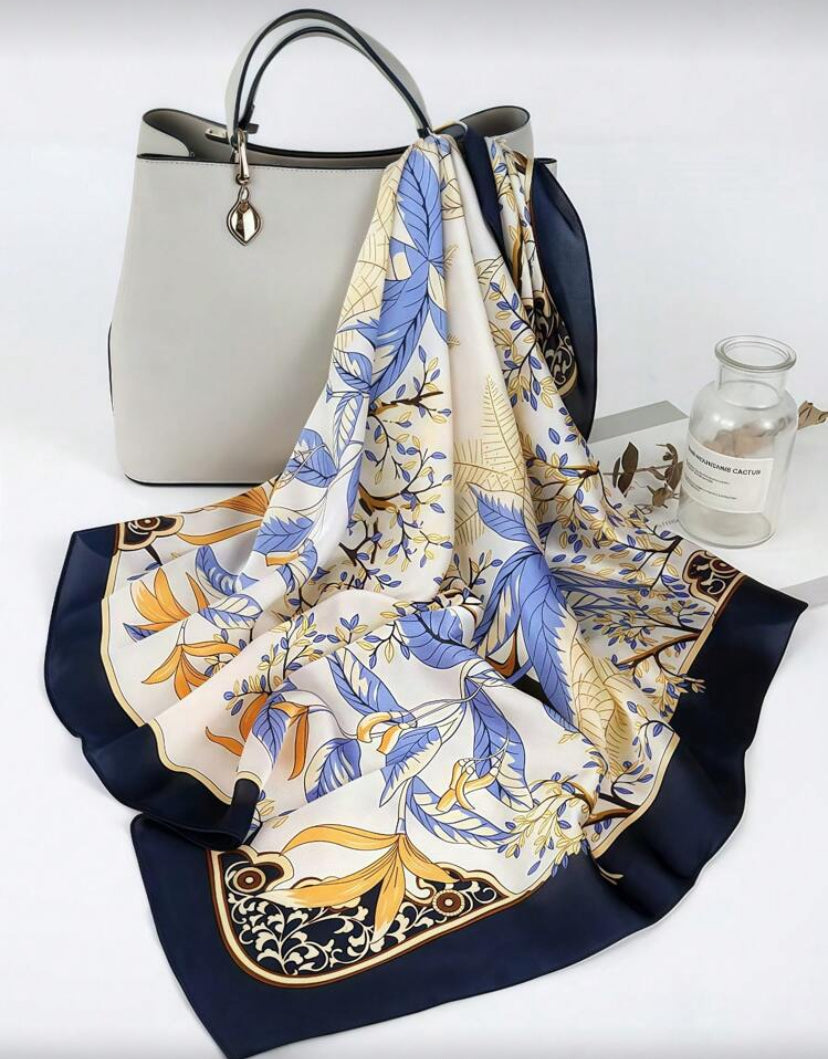 Pañuelo cuadrado con estampado O25WC06