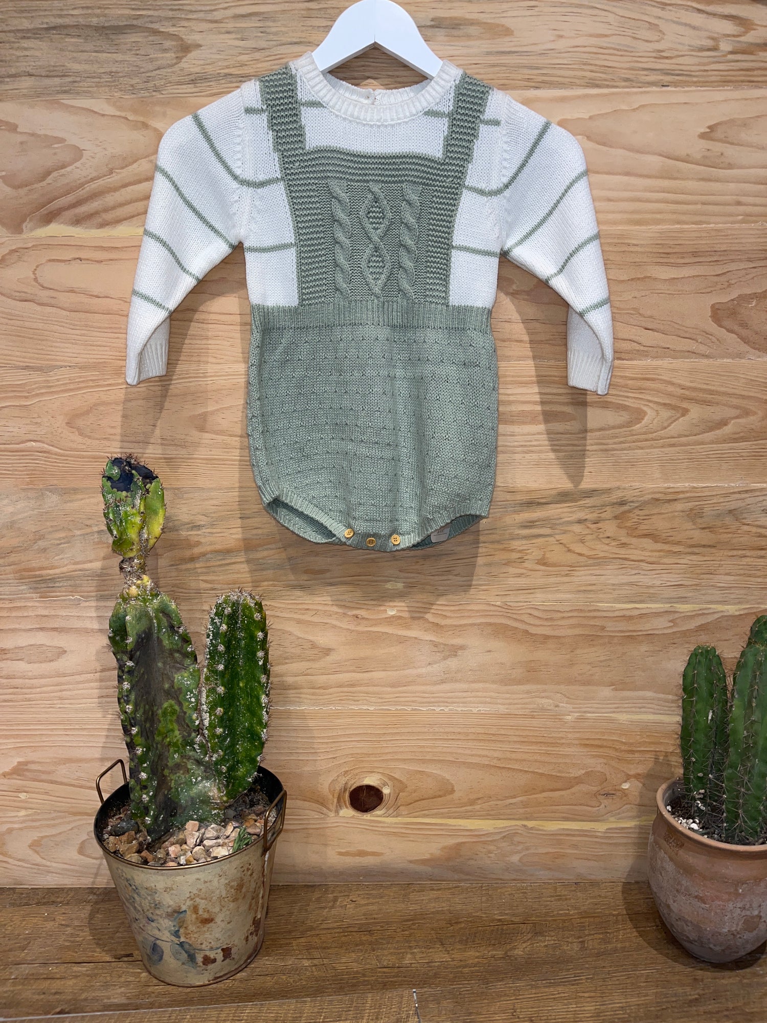 Body, de color, combinado con patrón de rayas AH09