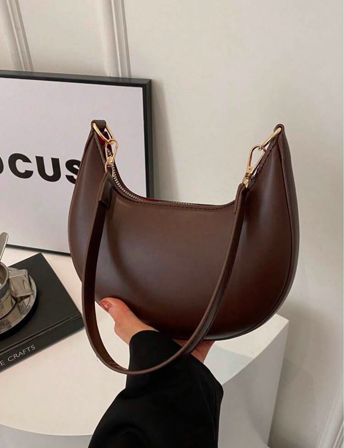 BOLSO DE HOMBRO EN FORMA DE MEDIA LUNA JL26AG05