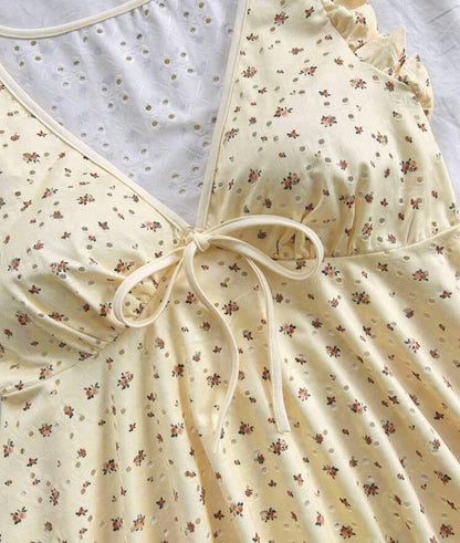 Camiseta con patrón de flores pequeñas A25PT09
