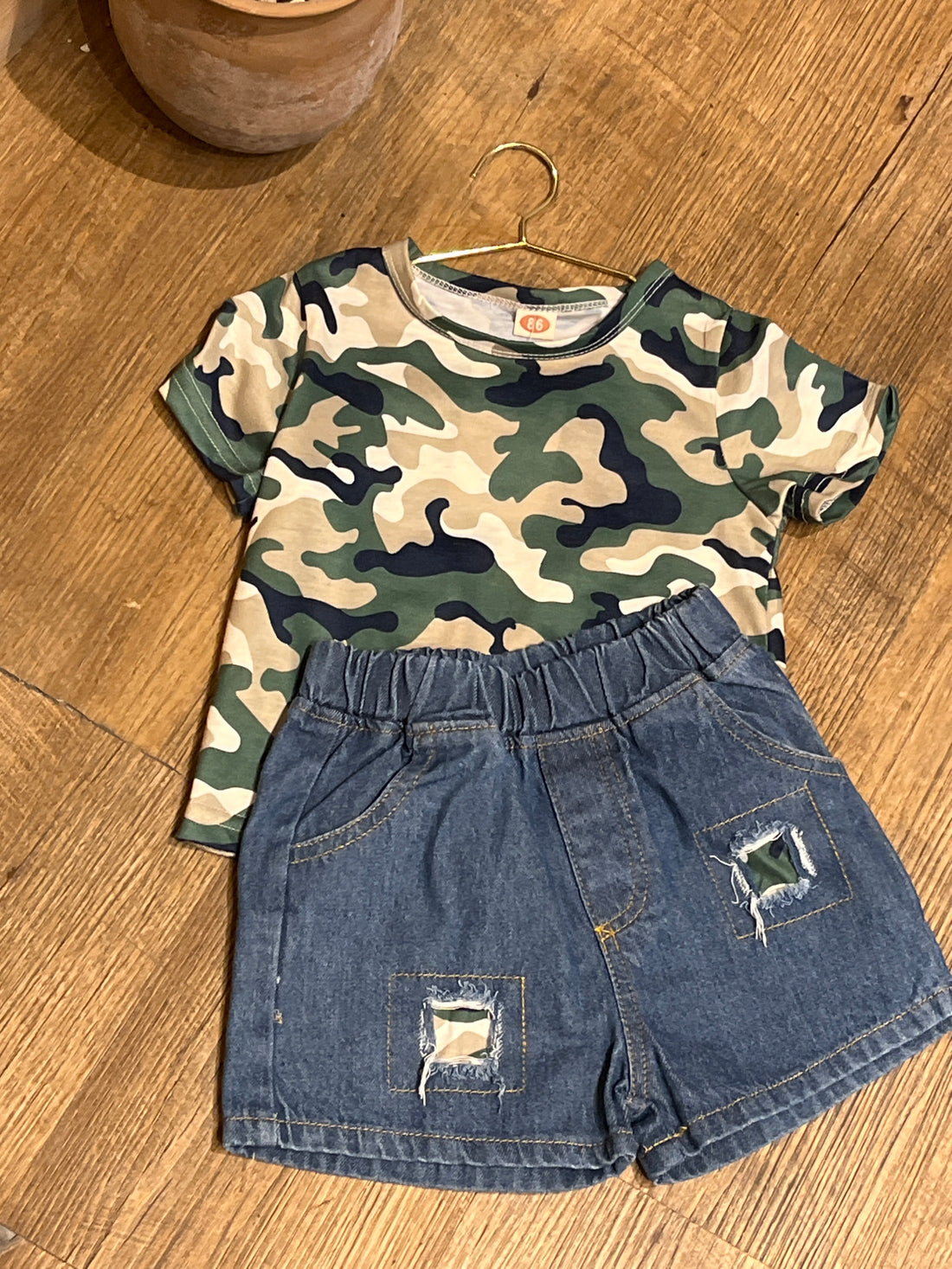 Conjunto camiseta y Short, diseño de camuflaje AQ07 