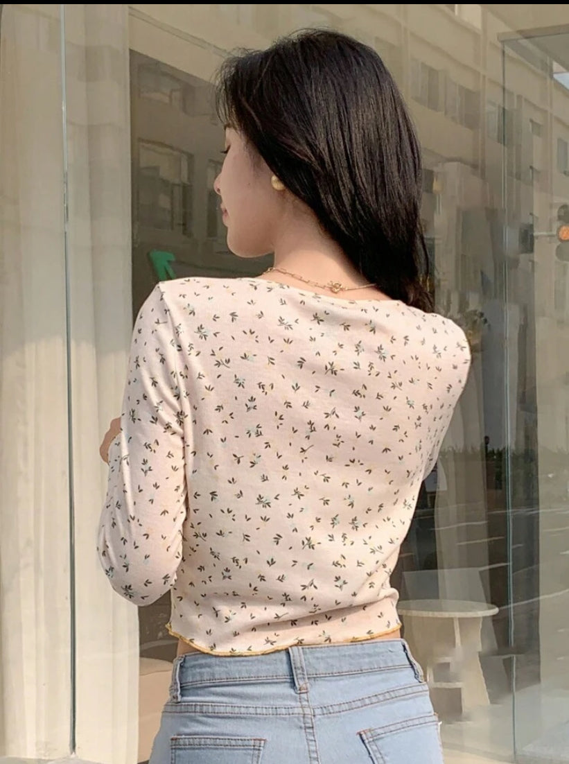 Camiseta corta de flores con botones delanteros A25PZ06