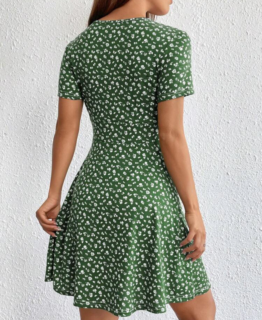 Vestido con lazo en la cintura y cuello en V A25QC01
