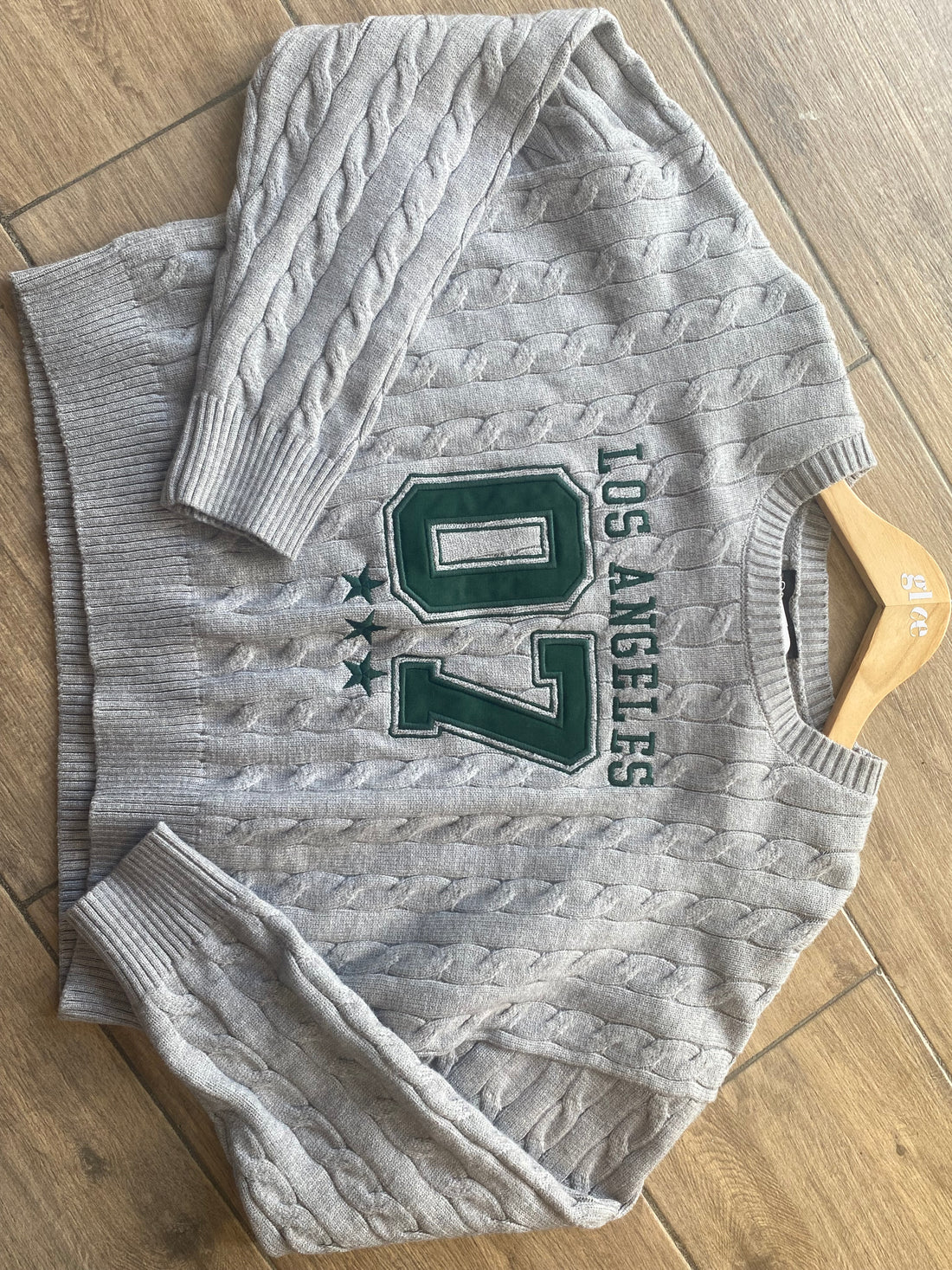 Suéter urbano con estampado de letras A25QN02