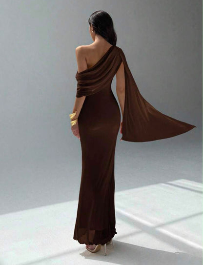 VESTIDO ASIMETRICO DE HOMBRO DE ÚNICOLOR JL26AE07