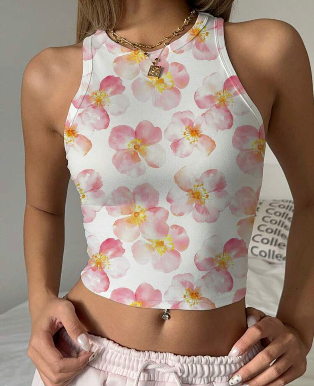 Top ajustado de tank con cuello redondo estampado floral rosa A25QC03