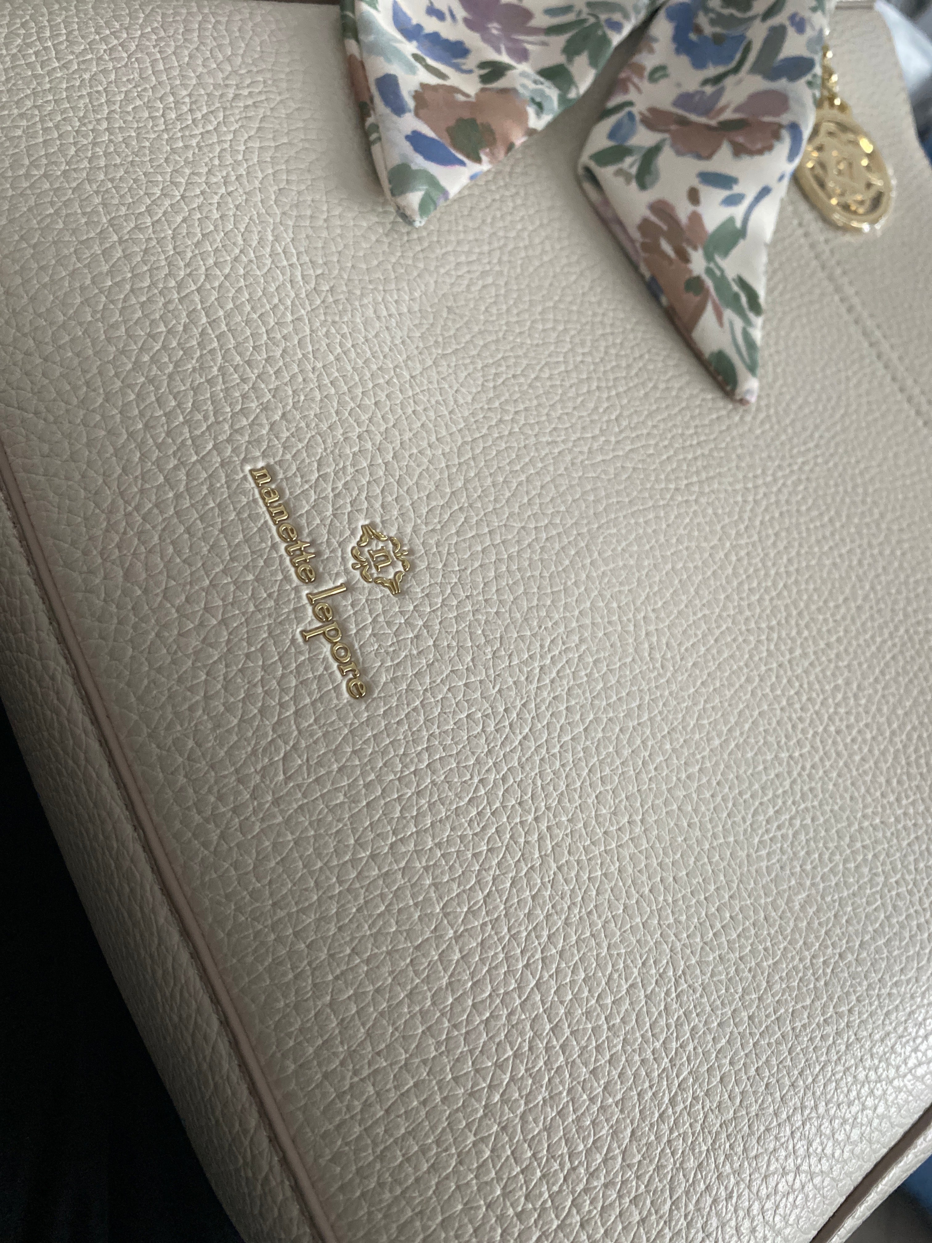 Chic Amour Bolso Nanette Lepore. AG25UB06