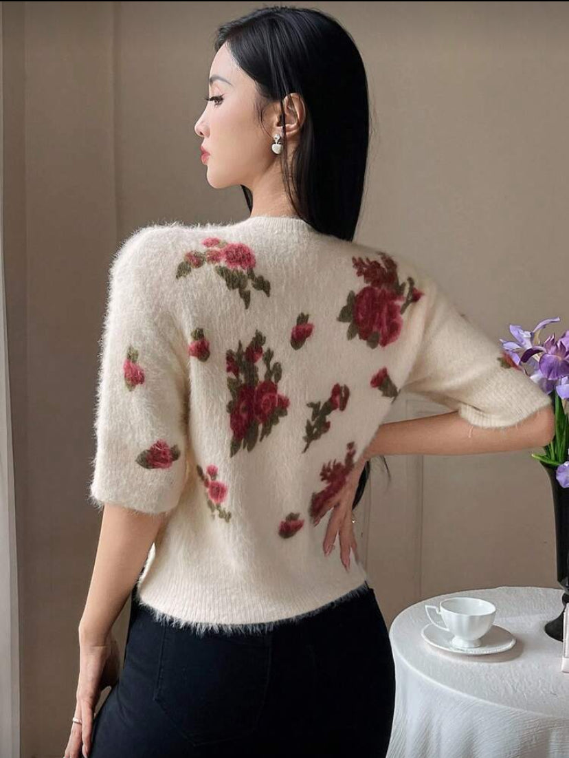Blusa elegante con estampado floral E26XN03