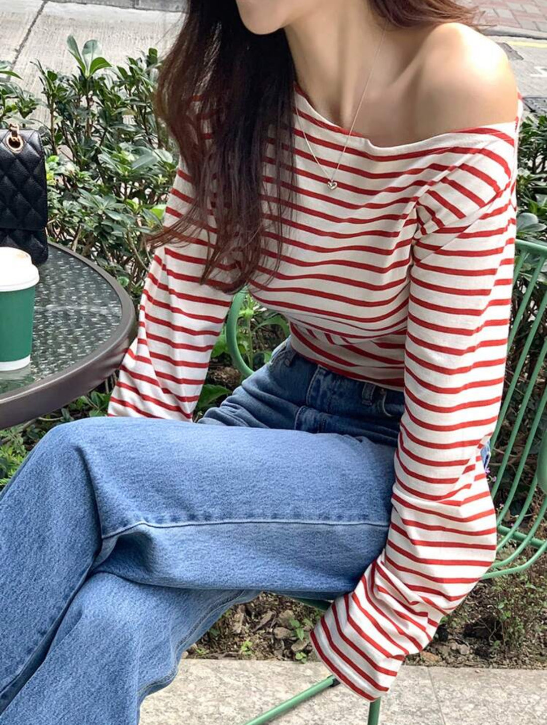 Blusa de hombros caídos y líneas J25SÑ05