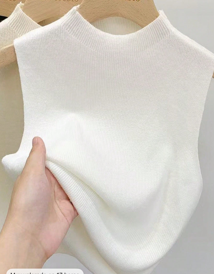 Top de cuello falso de punto blanco A25PG06