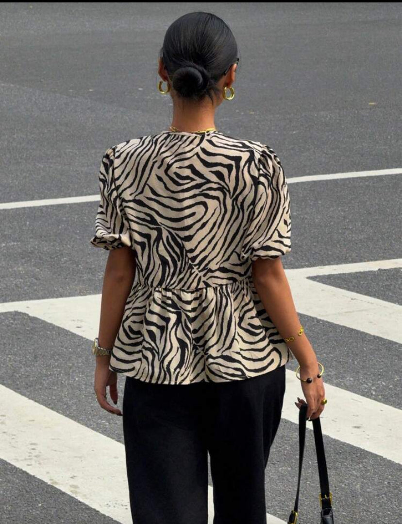 Blusa con estampado de cebra E26XL010