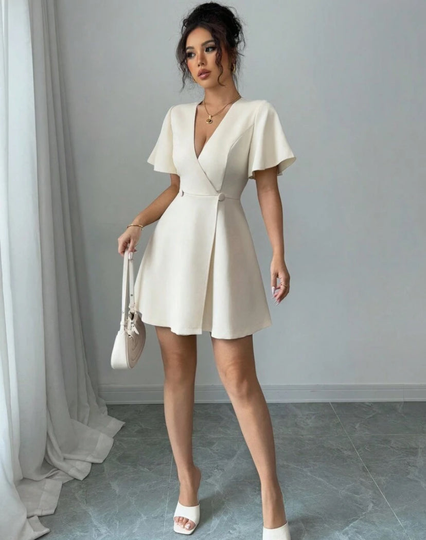 Vestido de manga corta cuello cruzado con volantes A25PL05