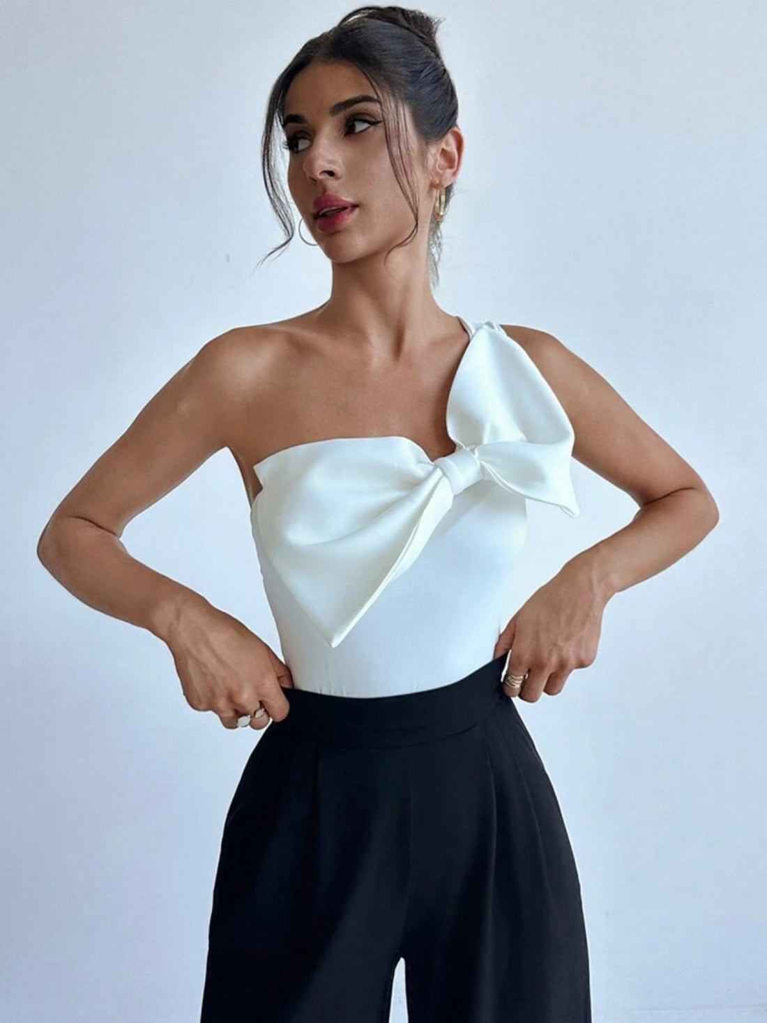 Body blanco con dulce toque de moño elegante M25ÑW01