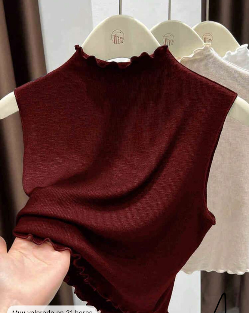 Camiseta de punto con cuello ondulado y sin mangas burdeos A25PG08