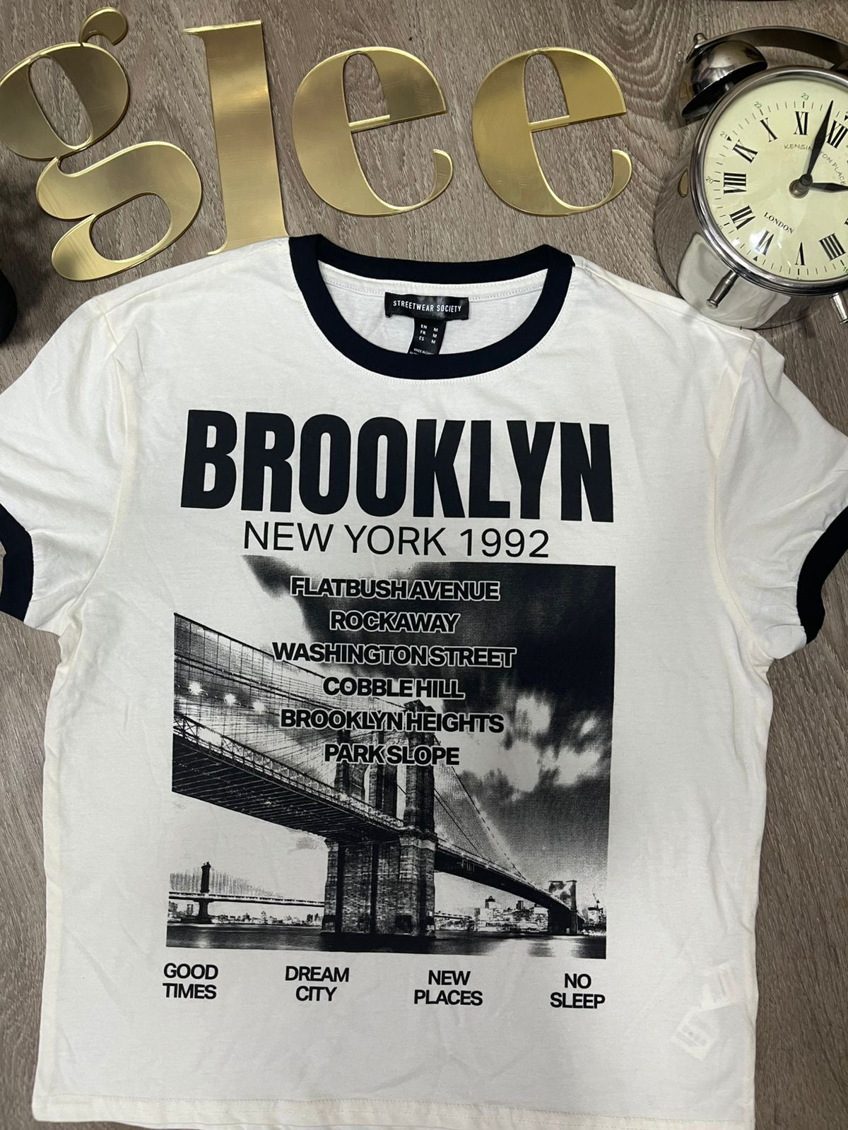 Camiseta con estampado de brooklyn J25QY01