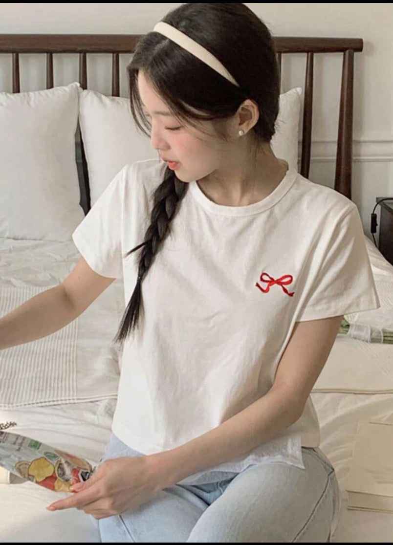 Camiseta casual de mujer de cuello redondo y bordado A25PH09
