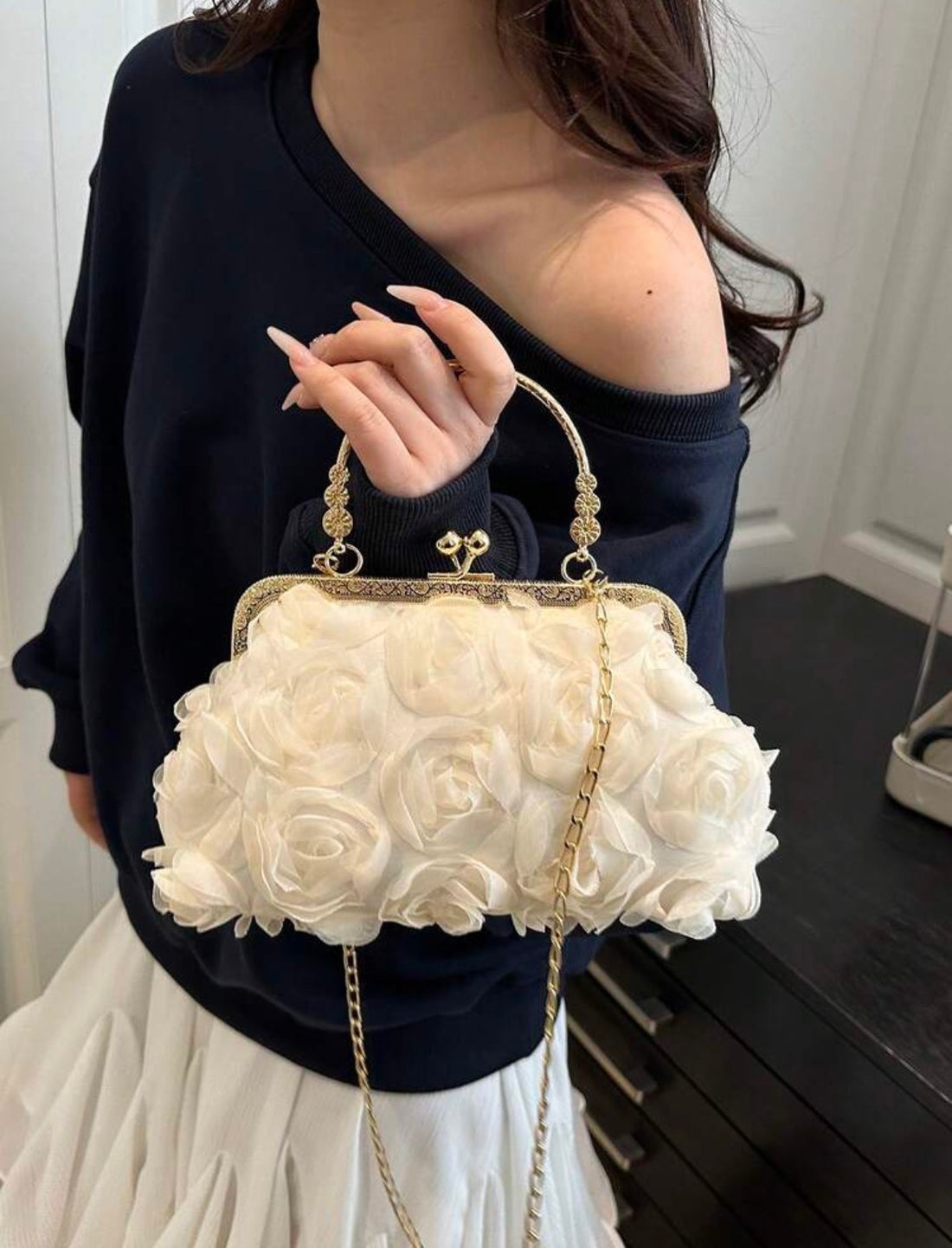 BOLSO DE CADENA CON FLORES JL26AM03