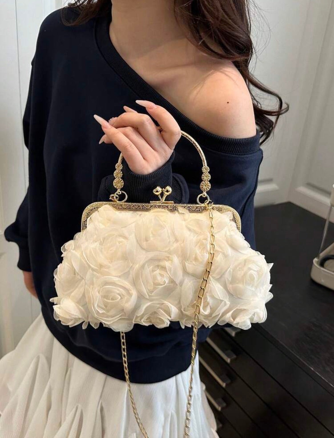 BOLSO DE CADENA CON FLORES JL26AM03