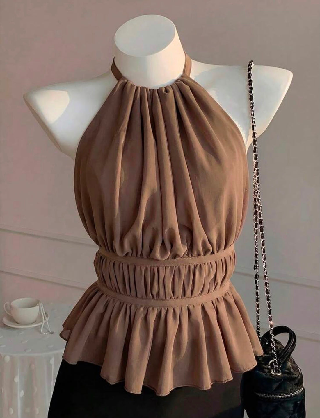 BLUSA SIN ESPALDA CON CUELLO HALTER JL26AF02
