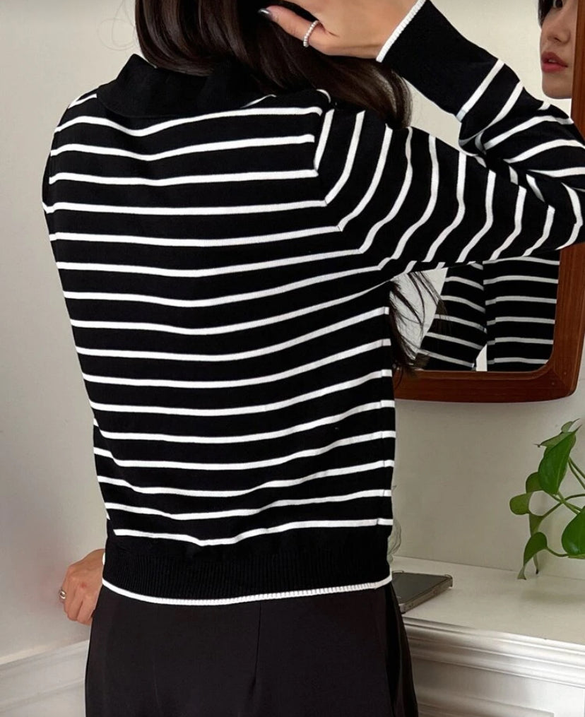 Suéter con cuello a rayas O25VW09
