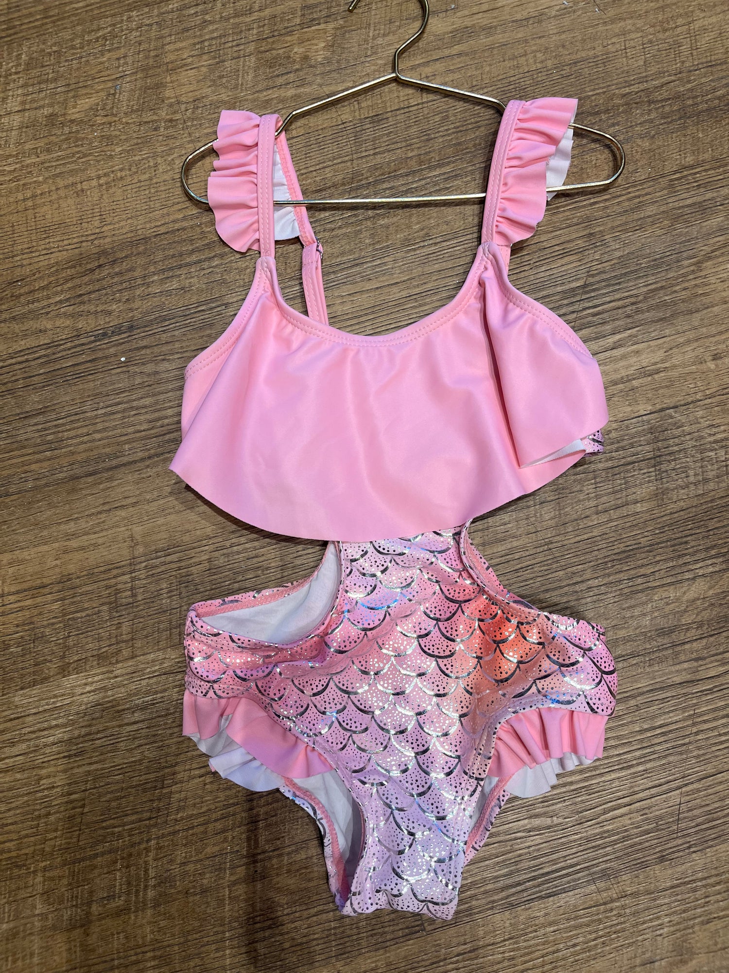 Traje de baño de una pieza con volantes AO02