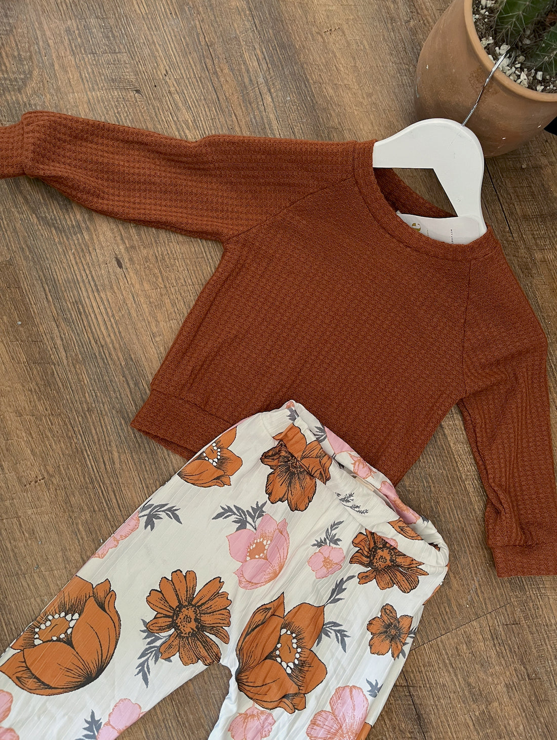 Conjunto de pantalón de flores J25SH06