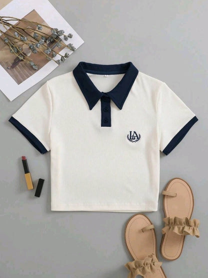Camiseta  gráfica para mujer con cuello de polo con bordado A25PW02
