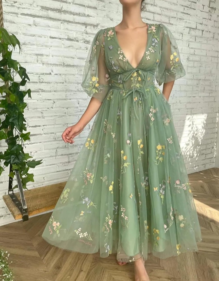 Vestido con Bordado Floral de Mangas Abullonadas HP03
