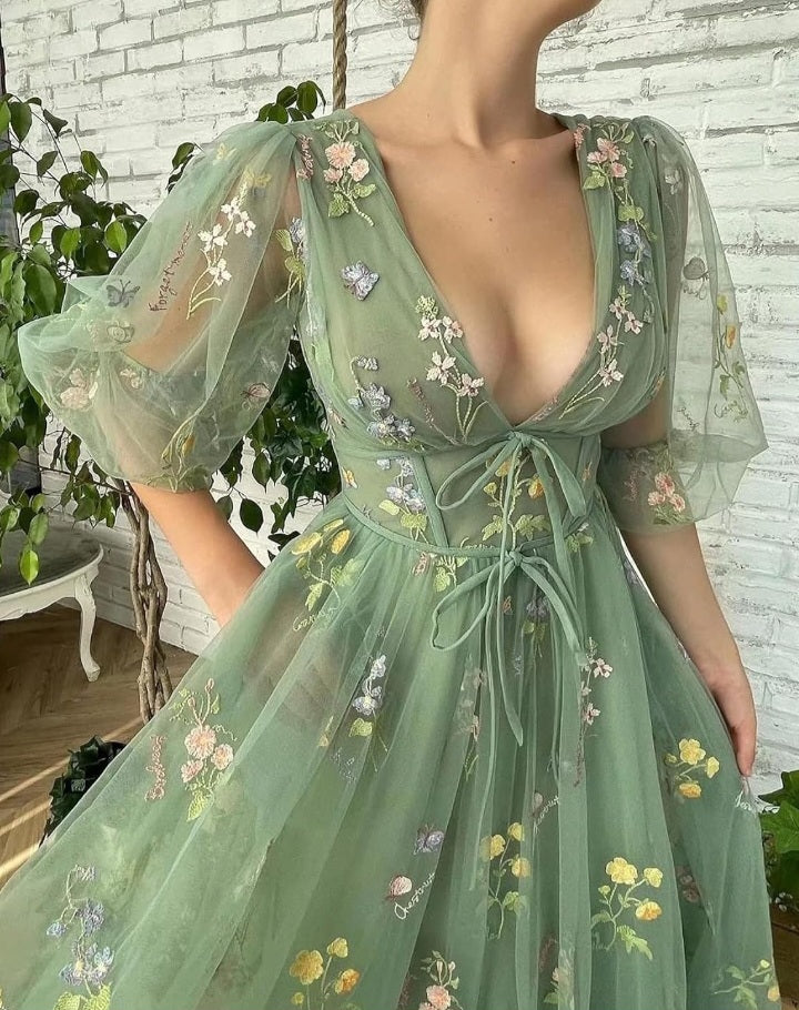 Vestido con Bordado Floral de Mangas Abullonadas HP03