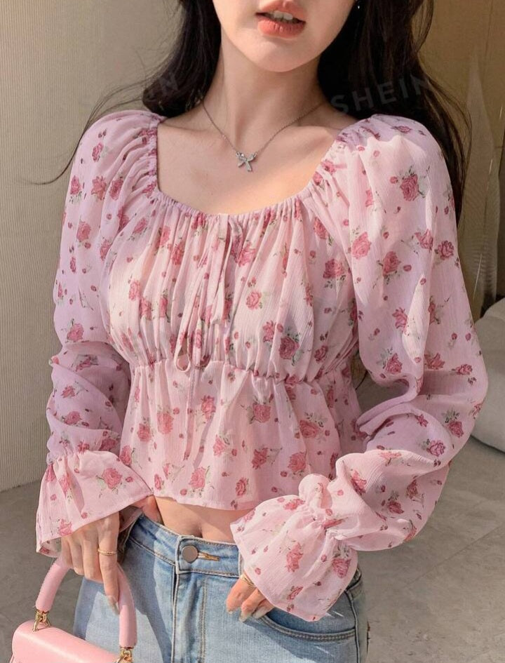 Blusa Floral de Chiffón con Cuello Cuadrado HW09