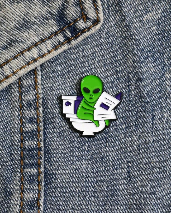 Broche de Alienígena Leyendo JT05