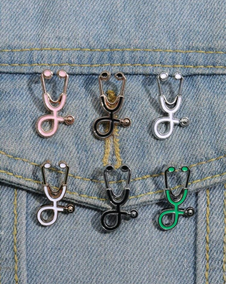 Broche de Mini Estetoscopio JX04