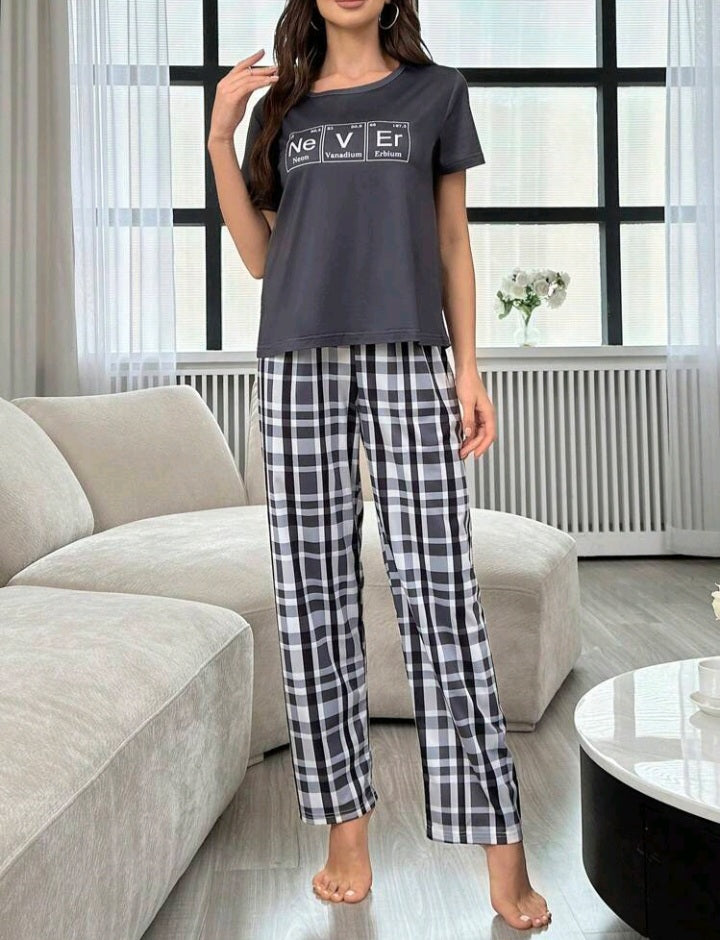 Conjunto de Pijama Estampada de Cuadros LÑ08