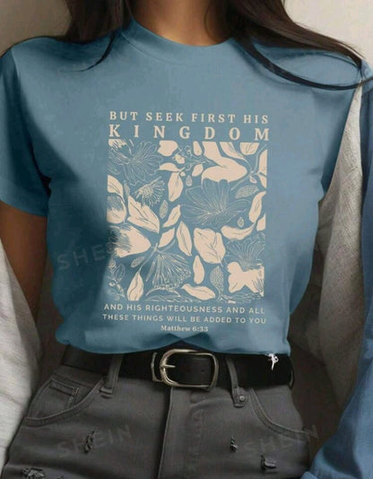 Camiseta con Estampado de Flor y Letras LT01