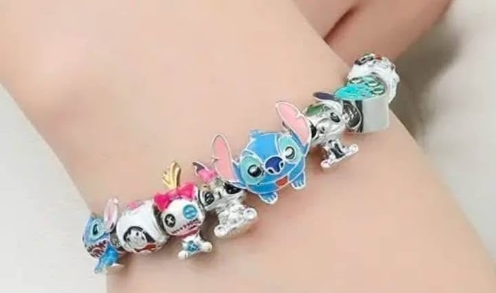 Pulsera con Charms de Stitch F25MU010