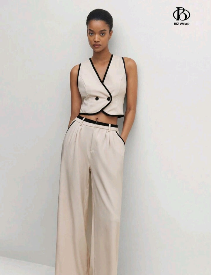 Feminidad en Flor Traje de Pantalón y Top con Doble Botonadura F25NR07