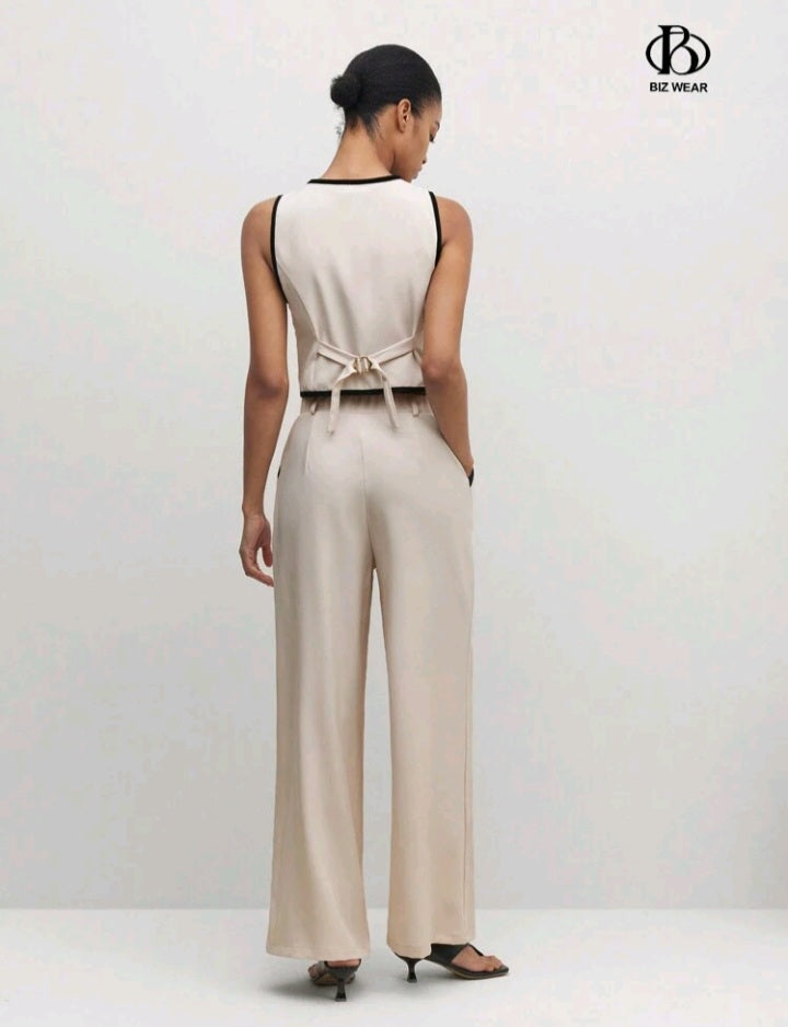 Feminidad en Flor Traje de Pantalón y Top con Doble Botonadura F25NR07
